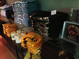 http://upload.wikimedia.org/wikipedia/commons/d/d2/Game_of_Thrones_merchandise_in_HBO_shop.jpg