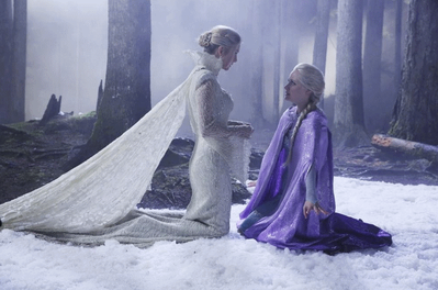 http://media.comicbook.com/uploads1/2014/10/once-upon-a-time-season-4-episode-5-snow-queen-elsa-2-110538.png