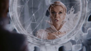 http://oncepodcast.com/files/2014/10/Once-Upon-a-Time-4x05-Breaking-Glass-Snow-Queen-looks-in-broken-mirror.jpg